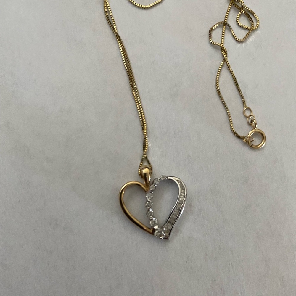 Beautiful heart Pendant Necklace with real diamonds, 10k gold